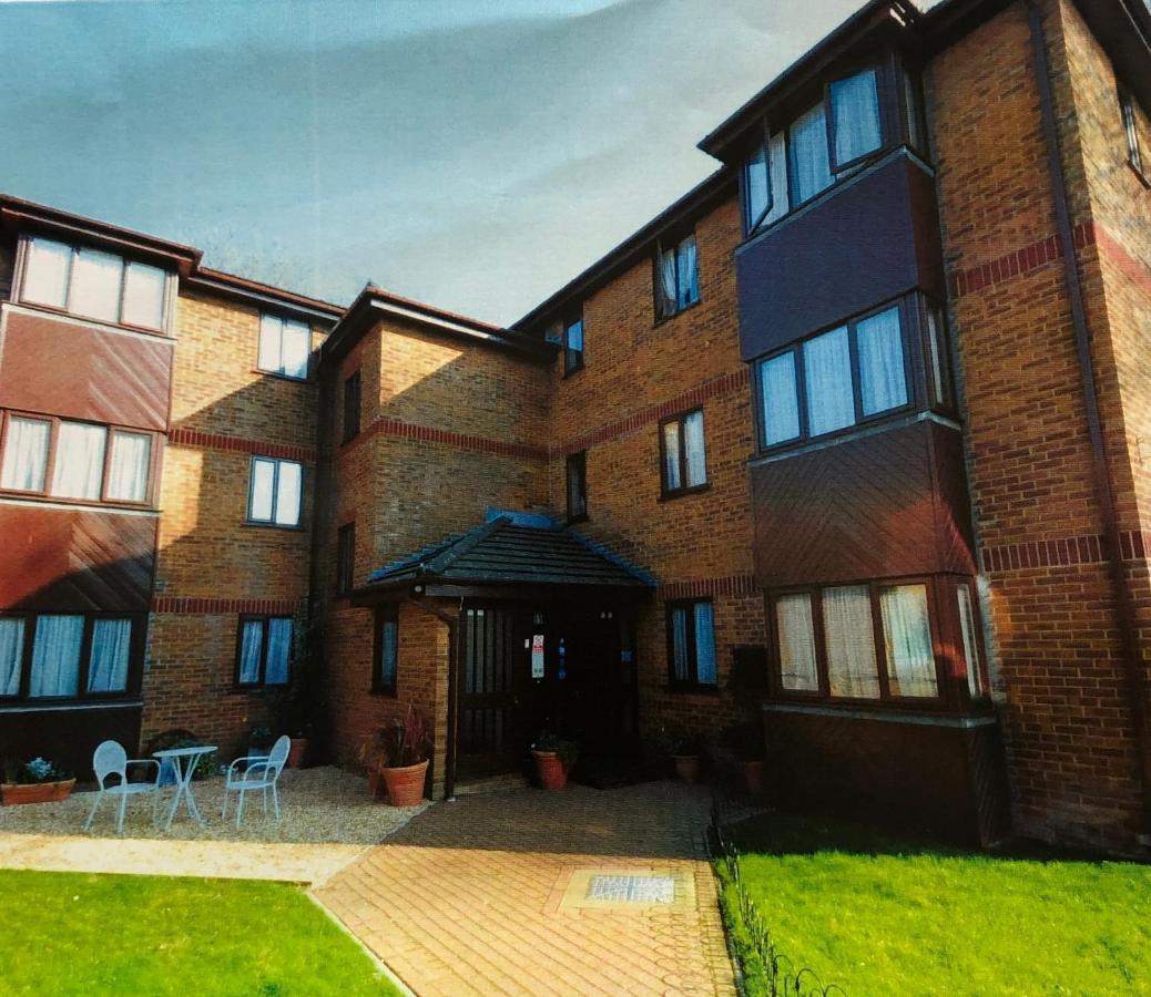 Quayside Close Holiday Apartments Пул Экстерьер фото