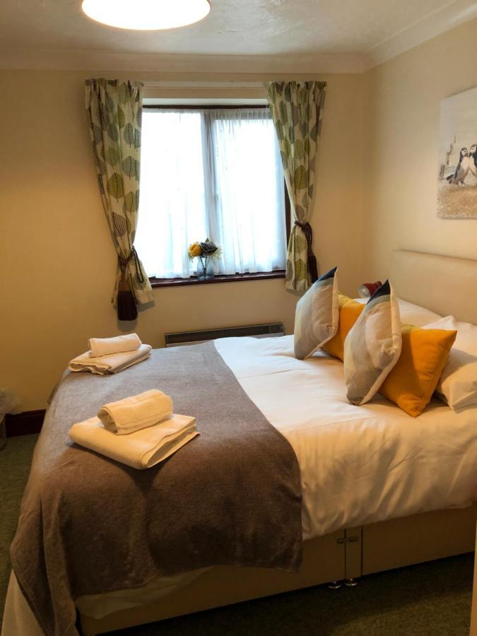 Quayside Close Holiday Apartments Пул Экстерьер фото