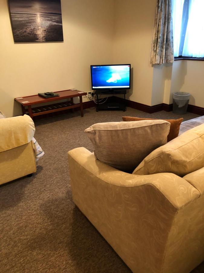 Quayside Close Holiday Apartments Пул Экстерьер фото