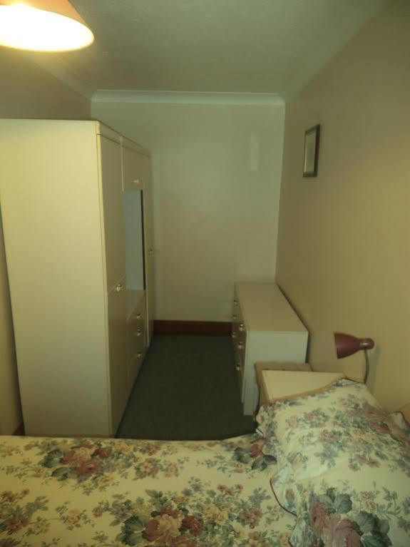 Quayside Close Holiday Apartments Пул Экстерьер фото